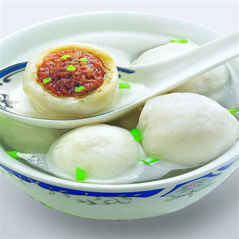  Fuzhou Fish Balls - En Smakrik Rese Till Havet Med Kryddad Köttfärs Och Smidig Textur!