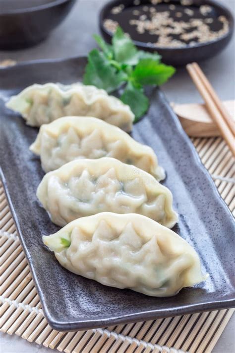  Lianghua Baozi: Spetskryddat Kött Inlindat i Ångade Degar Med Sagolik Textur!